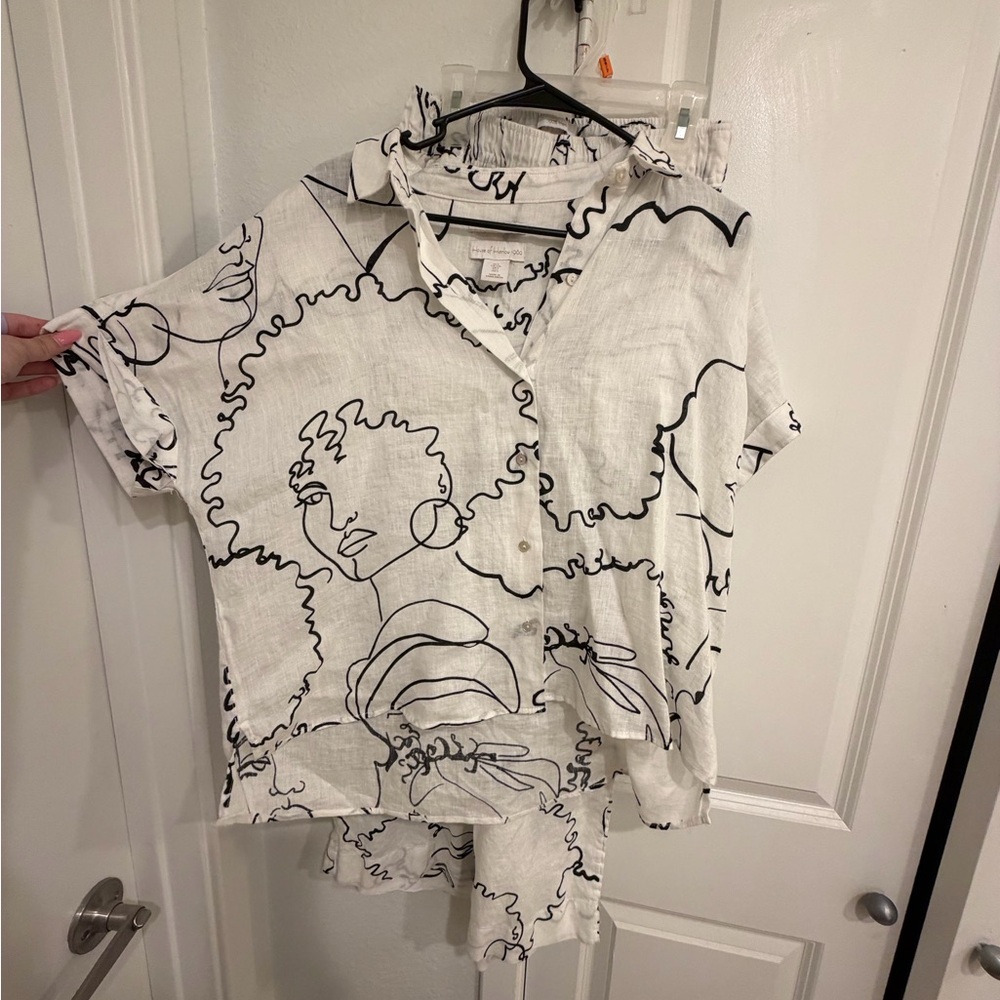 House of Harlow 1960 Black and White Artistic Top